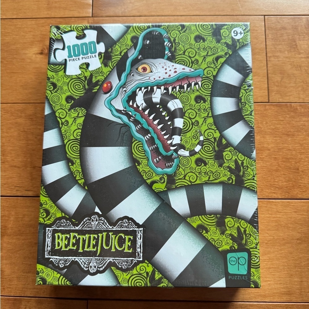 Beetlejuice Puzzle - Green and Black 1000 pieces